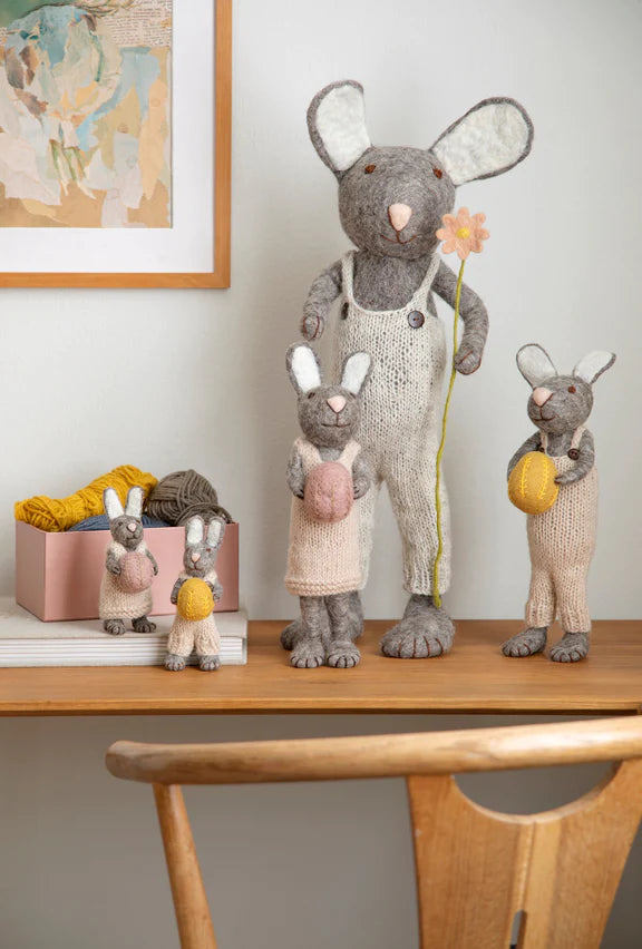En Gry & Sif - Big Grey Bunny with Grey Dress and Lavender Egg
